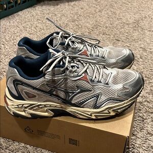 Mizuno Adventure Mens 10